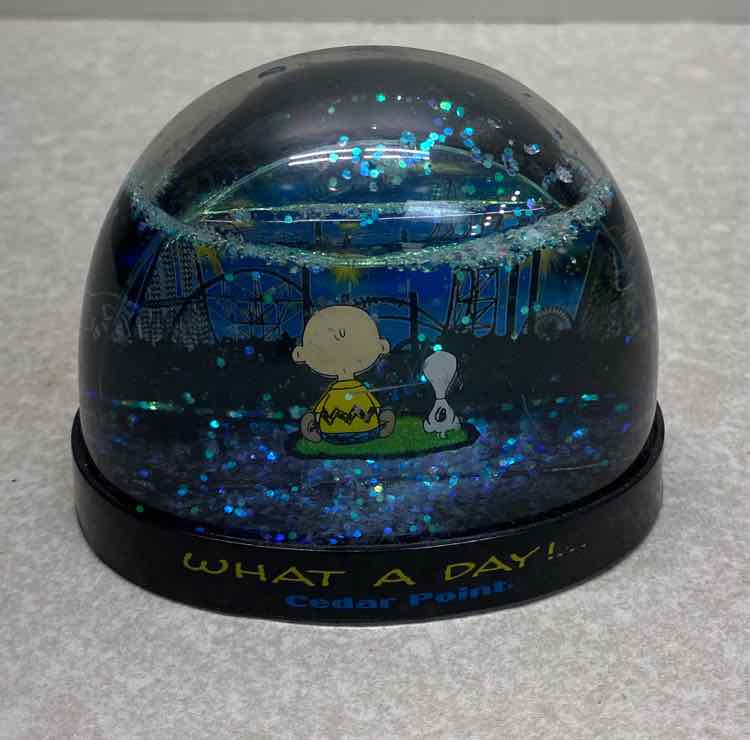 Peanuts  Snowglobe