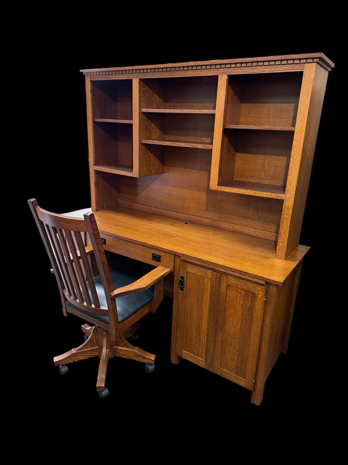 Amish Desk With Hutchtop & Office Chair