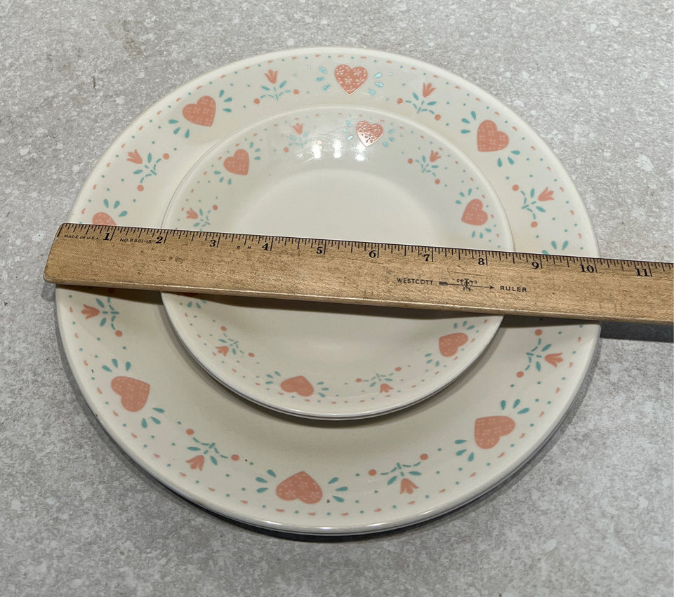 Set of 4 Corelle Plates